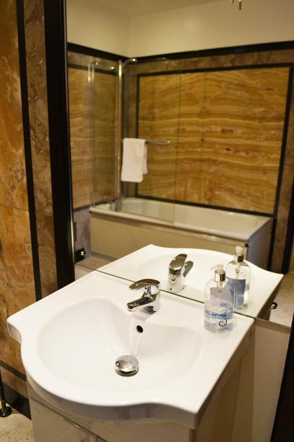 72Qt Hotel London Exterior photo